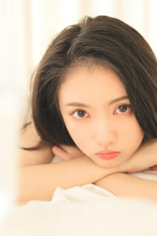 在厨房从后面抱起岳